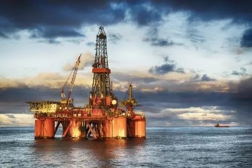 Платформа по разработке нефтяных месторождений на море компании ZX